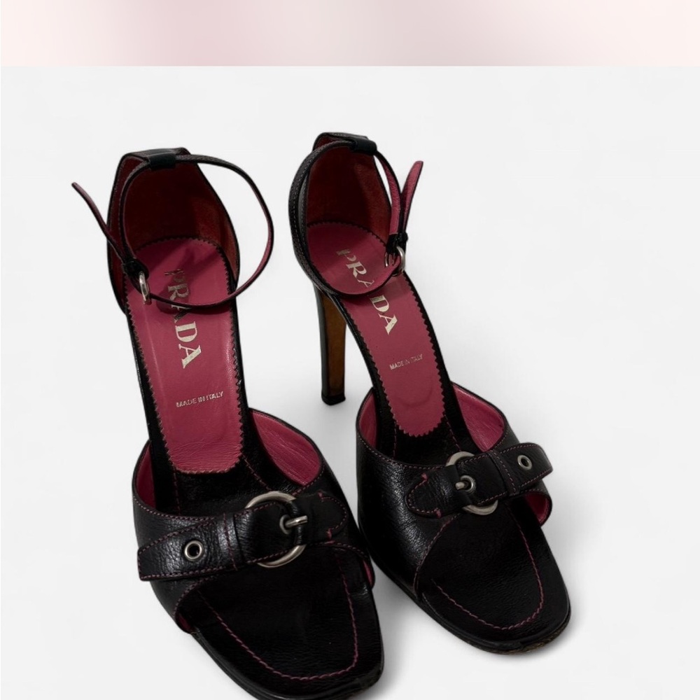 Prada Women's Heels in Black and Pink